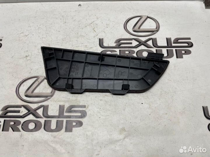 Обшивка багажника прав. зад. Lexus RX300