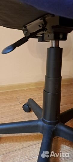 Компьютерный стул на колесах бу