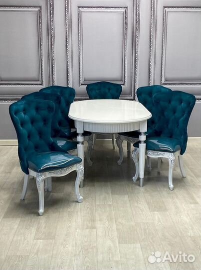 Стол и стулья в гостиную. В наличии