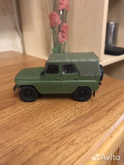 Модель автомобиля УАЗ -469Б