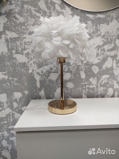 Лампа настольная с перьями