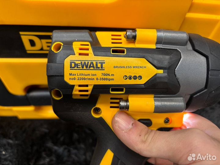 Гайковерт аккумуляторный 700нм, dewalt