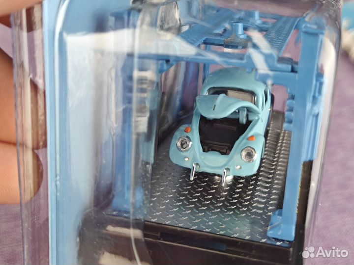 1:64 модель Volkswagen Beetle с подъемником