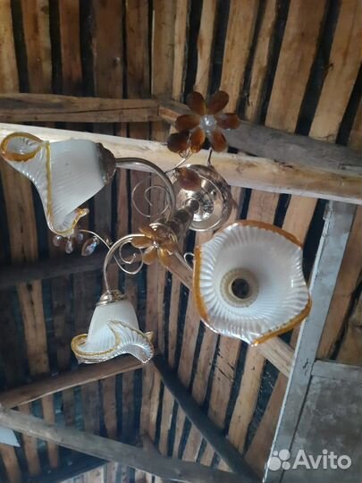 Продам люстру