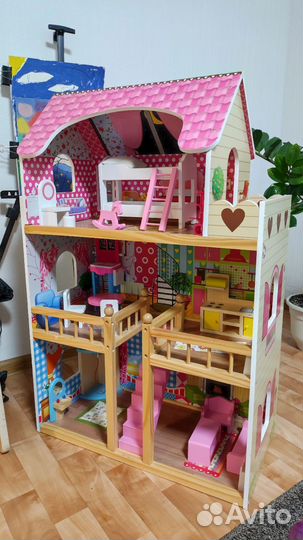 Кукольный домик с мебелью