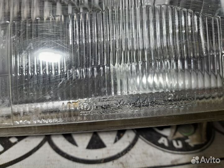 Фара левая VW Golf 3 с дефектами