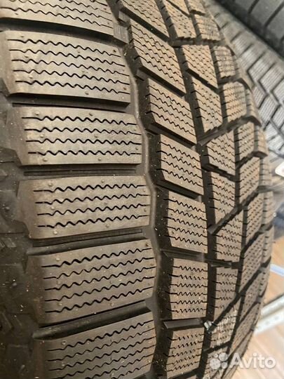 Maxxis SP02 Arctic Trekker 215/55 R17 98T