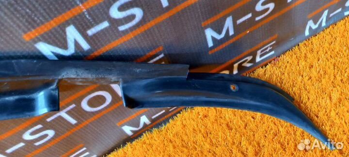 Водосток багажника задний правый Mercedes-Benz