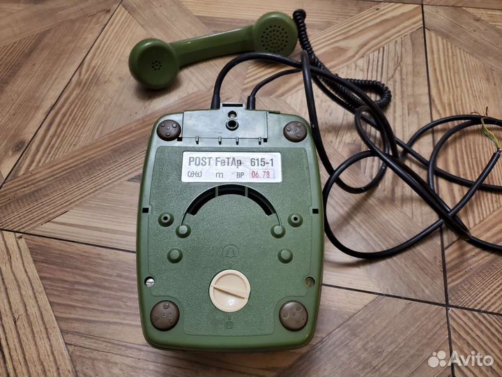 Раритетный старый стационарный телефон