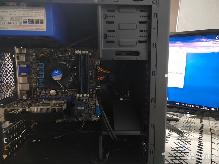 Компьютер (и родители, и ребёнок доволен)