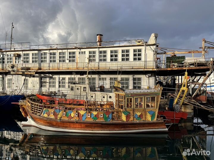 Деревянна шхуна для морских прогулок, коммерции