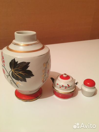 Фарфоровая чайница «красная смородина»лфз