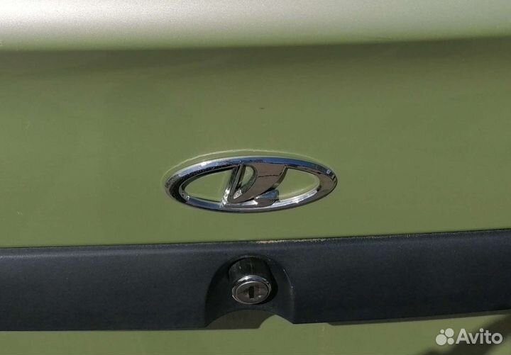 Крышка богажника на калину