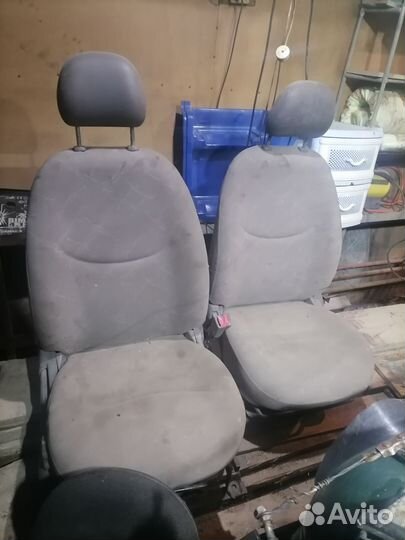 Передние сиденья тойота платц