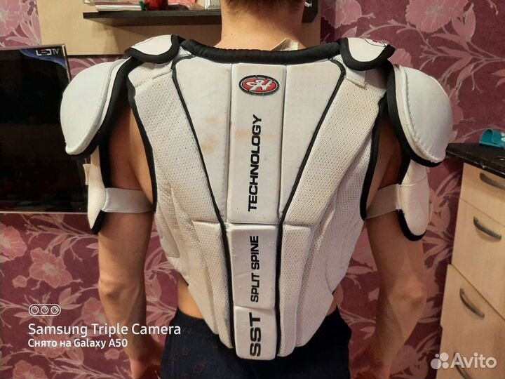 Нагрудник хоккейный