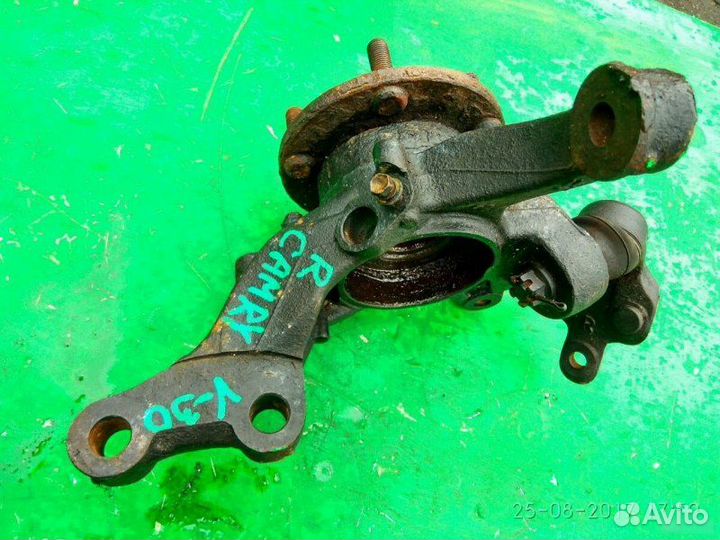 Кулак поворотный передний правый Toyota Camry V30