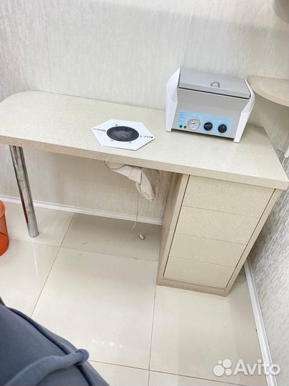 Маникюрный столик