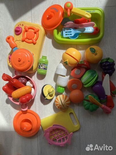 Фрукты, продукты, посуда