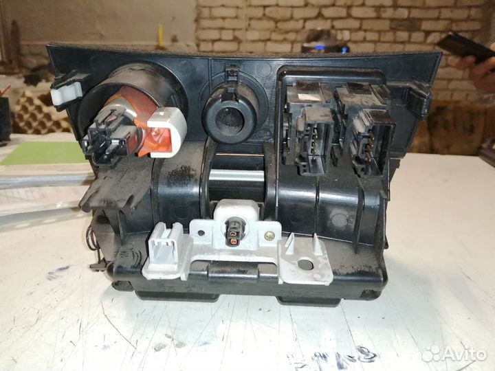 Панель центральной консоли Mazda 3 (BK)