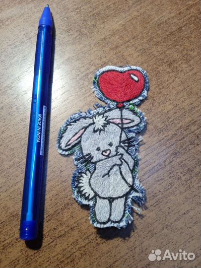 Заплатки для одежды, шевроны. Вышивка гладью