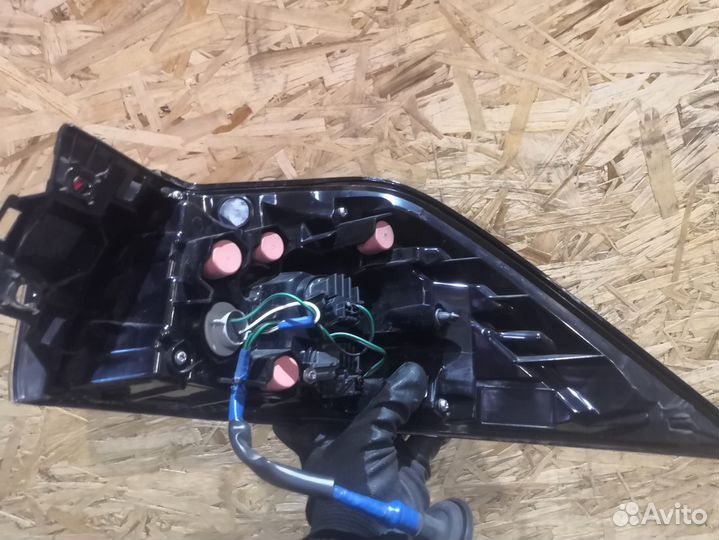 Фонарь в крыло задний левый Toyota RAV 4