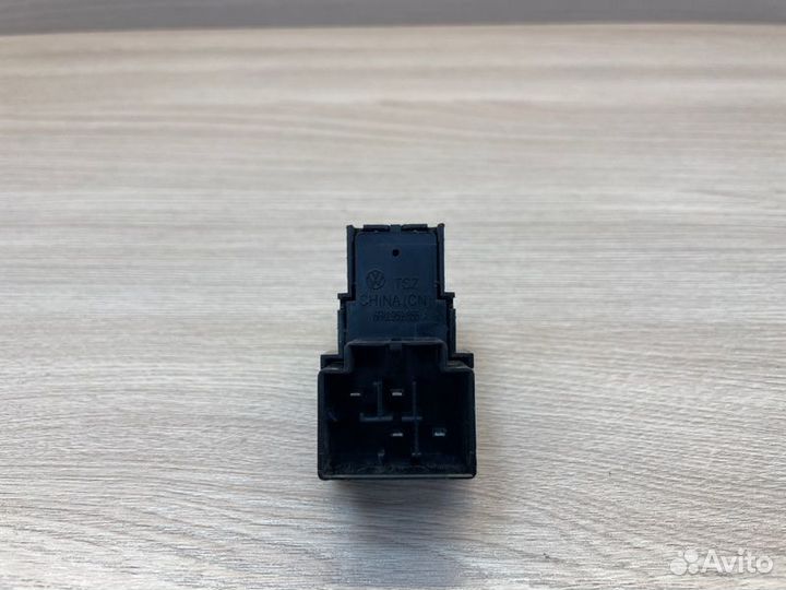 Кнопка стеклоподъемника задняя Volkswagen Polo