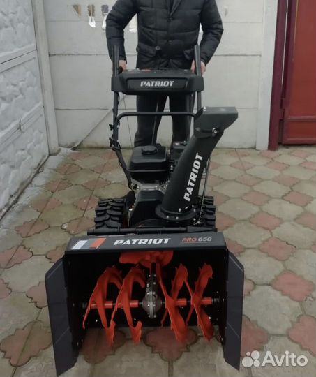 Снегоуборщик бензиновый