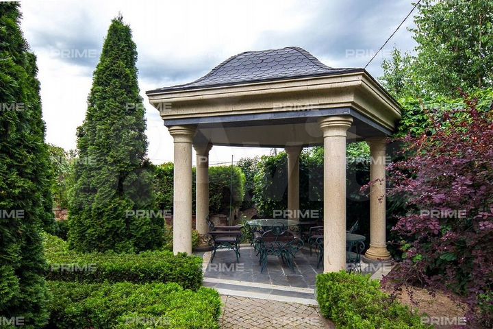 Дом 1000 м² на участке 30 сот.