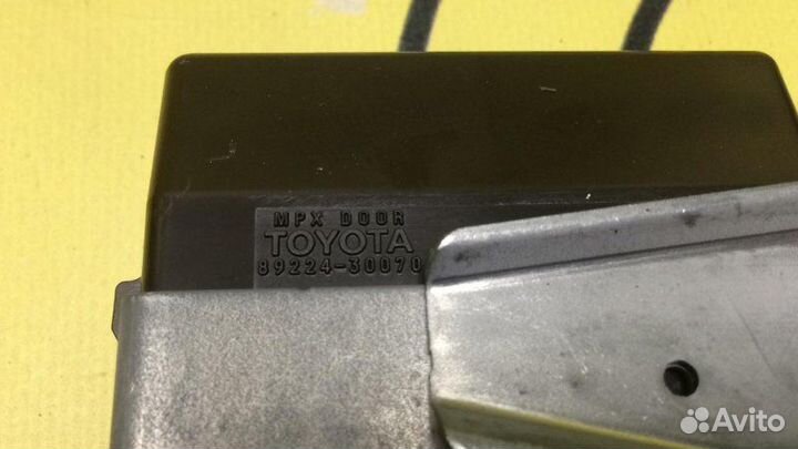 Блок управления дверьми задний правый Lexus Gs350