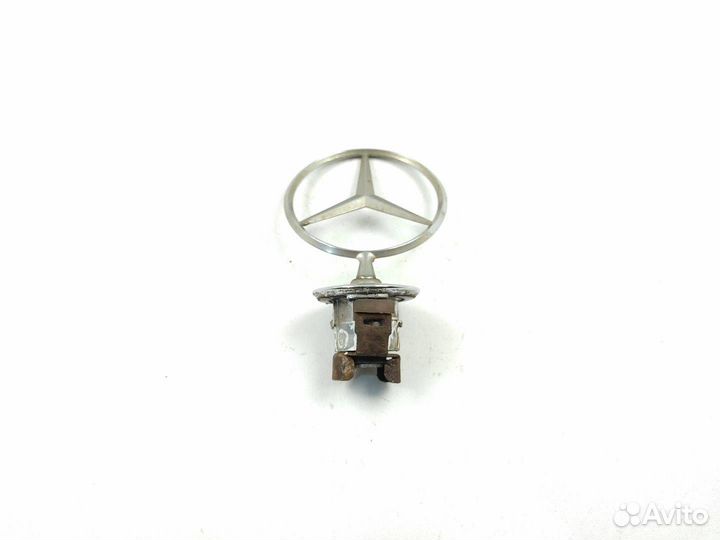 Значок капота Mercedes-Benz C-Класс A2108800186