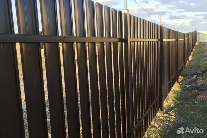 Забор из штакетника