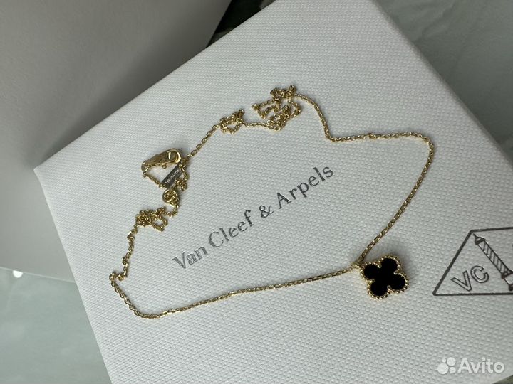 Van cleef подвеска желтое золото с ониксом