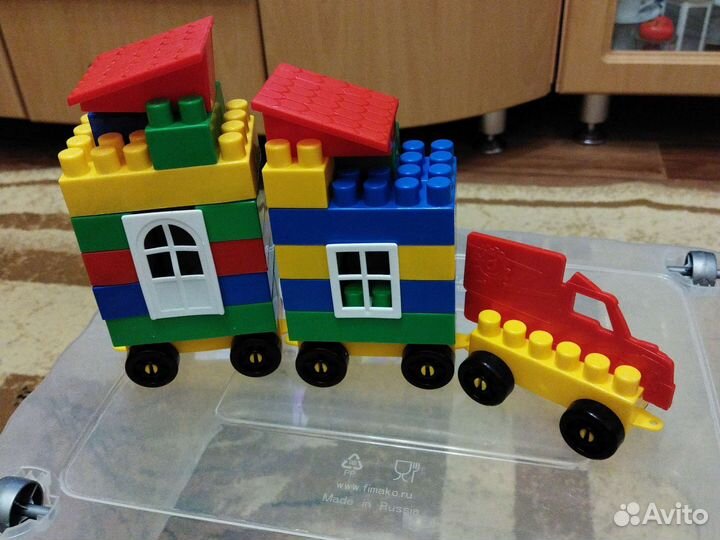 Конструктор детский и сухой бассейн