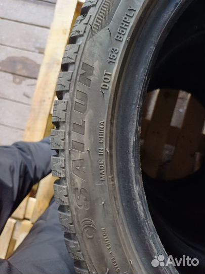 Acustica Challenger 215/45 R17
