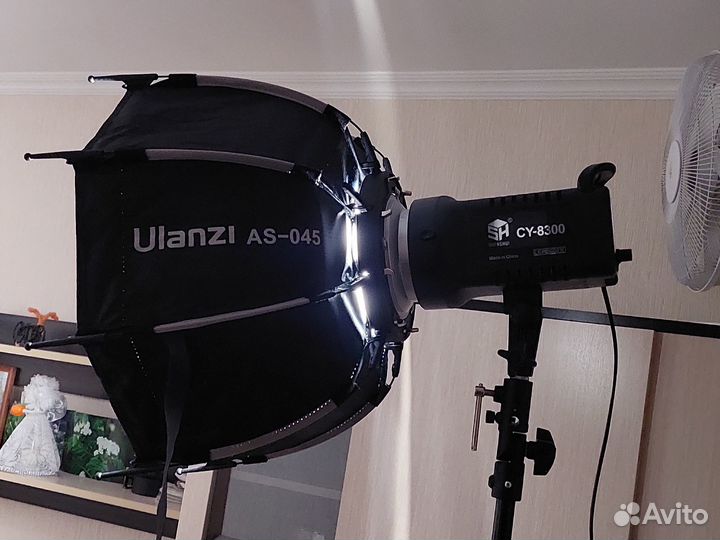 Видеосвет 100вт новый Bowens SH CY-8300