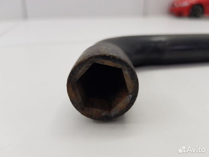 Ключ колесный (Opel Antara)