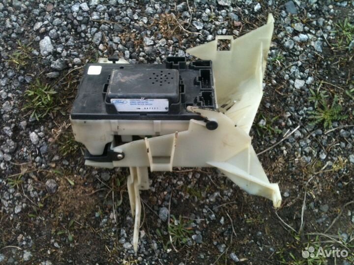 Форд Мондео 2 1998г. 2л. Блок предохранителей