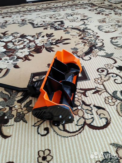 Продам ручной снегоуборщик электрический