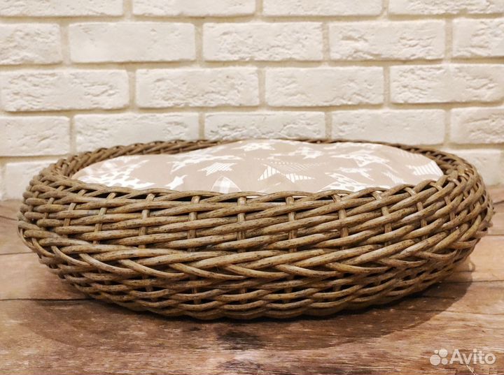 Лежанка для собак и кошек из ротанга