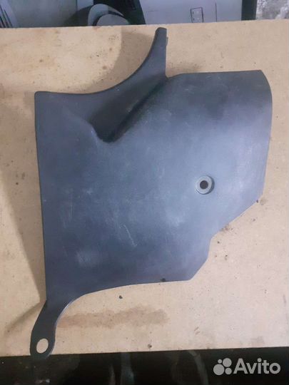 Накладка стойки нижняя Honda Integra db6