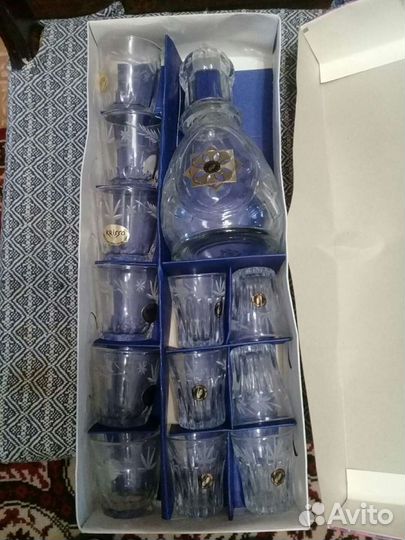 Графин с рюмками