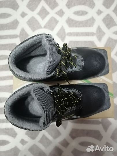 Лыжные ботинки р. 36