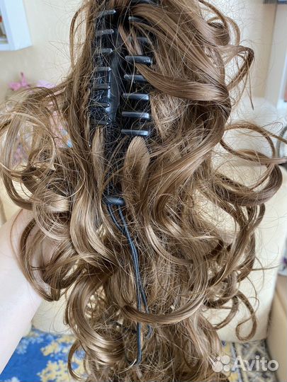 Шиньон, Волосы на заколках