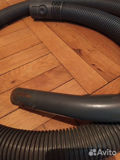 Шланг от пылесоса и контейнер от пылесоса