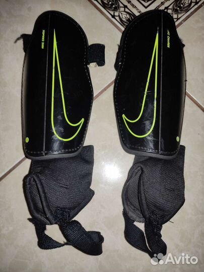 Щитки футбольные nike