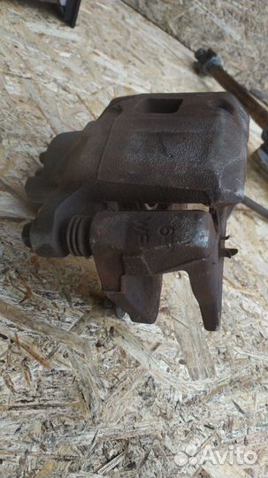 Суппорт тормозной передний левый Jeep Compass 2