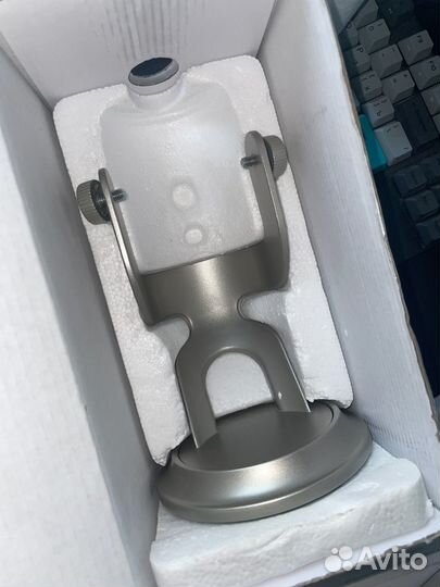Микрофон Blue Yeti
