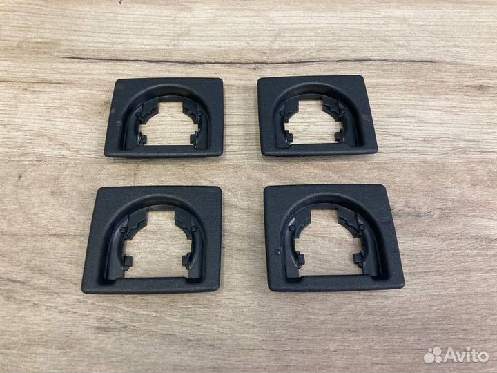 Кронштейн петли (основной пол) Mercedes S202 S210