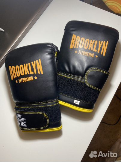 Боксерские перчатки