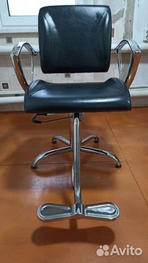 Парикмахерское кресло